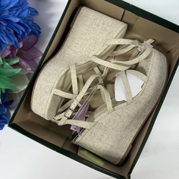 SALE STRAPPY PLATFORM HEELS - Picture 9 of 11